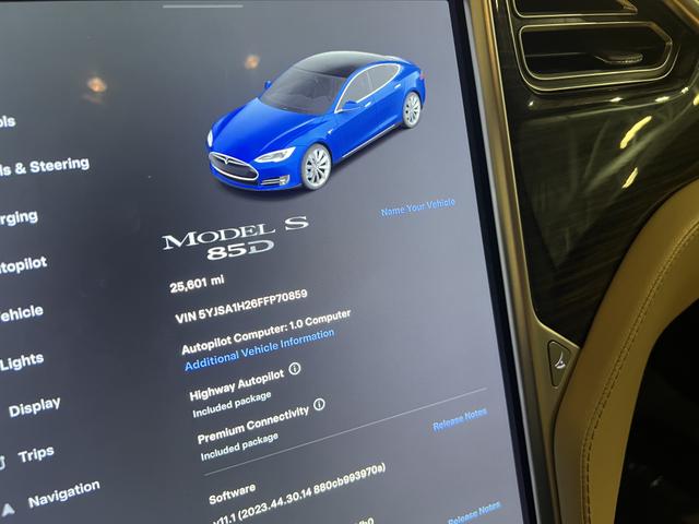 2015 Tesla Model S — photo 5 of 22