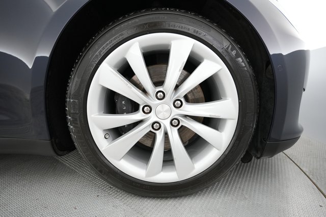 2015 Tesla Model S — photo 16 of 22