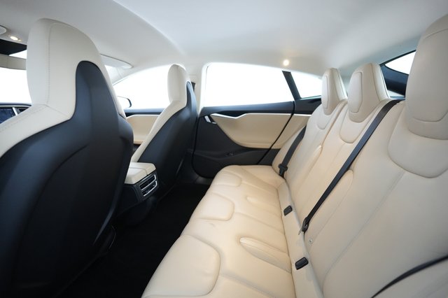 2015 Tesla Model S — photo 17 of 22