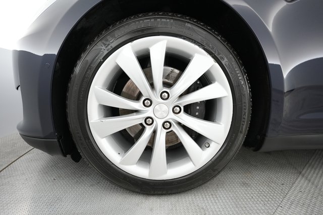 2015 Tesla Model S — photo 7 of 22