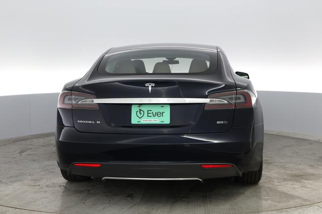 2015 Tesla Model S — photo 10 of 22