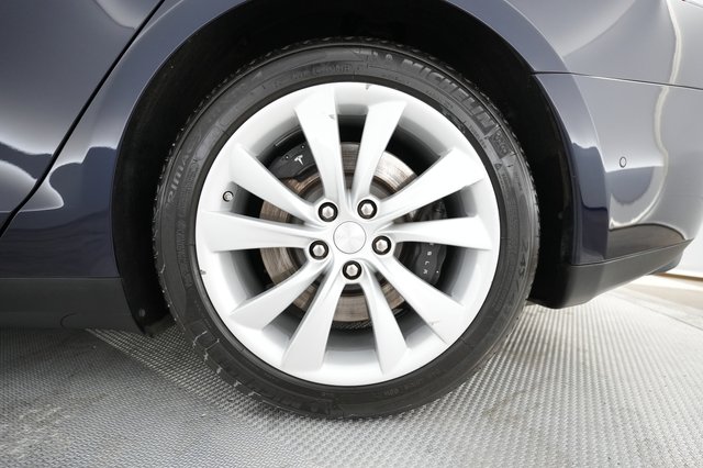 2015 Tesla Model S — photo 14 of 22