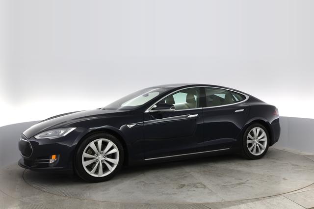 2015 Tesla Model S — photo 9 of 22