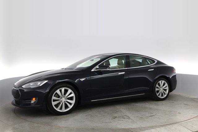 2015 Tesla Model S — photo 9 of 22