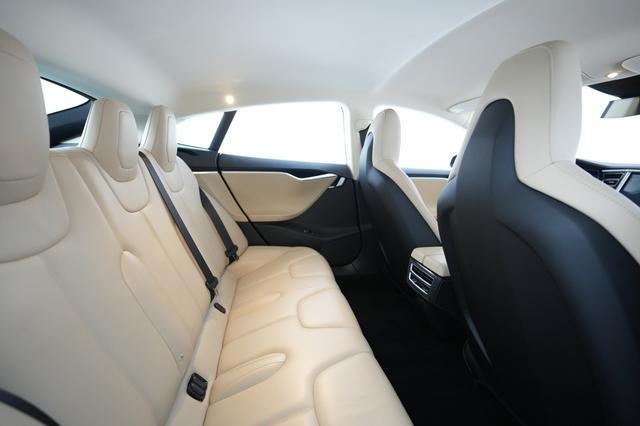 2015 Tesla Model S — photo 4 of 22