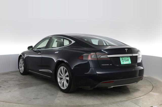 2015 Tesla Model S — photo 8 of 22