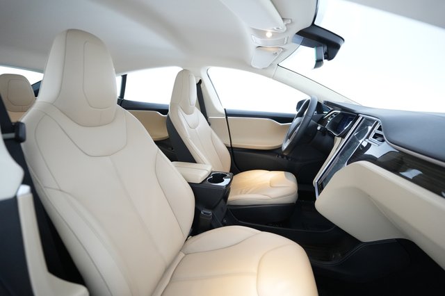 2015 Tesla Model S — photo 19 of 22