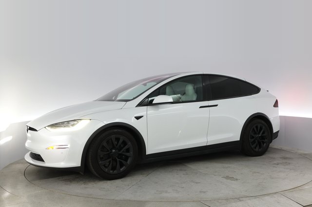 2022 Tesla Model X — photo 11 of 28