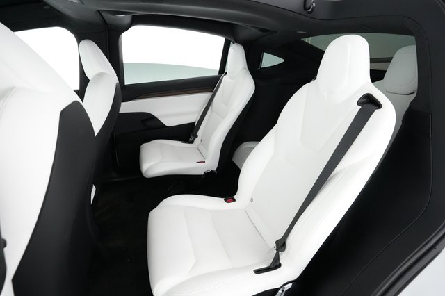 2022 Tesla Model X — photo 18 of 28