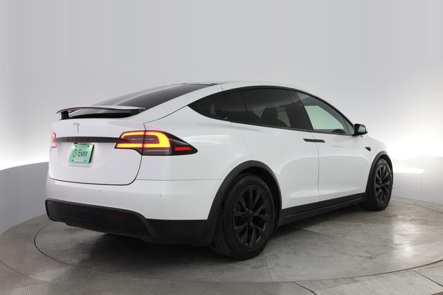 2022 Tesla Model X — photo 2 of 28