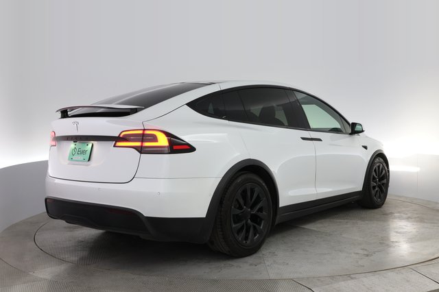 2022 Tesla Model X — photo 2 of 28