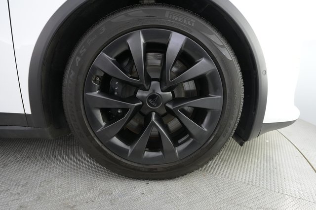 2022 Tesla Model X — photo 16 of 28