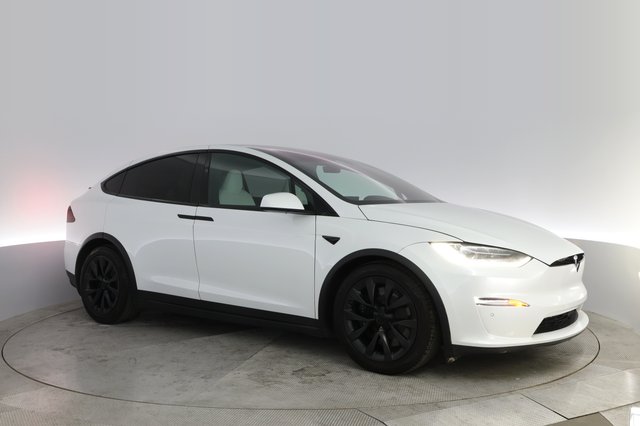 2022 Tesla Model X — photo 13 of 28