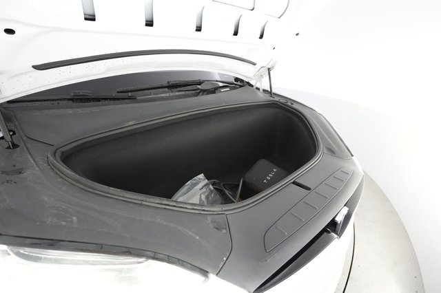 2022 Tesla Model X — photo 25 of 28