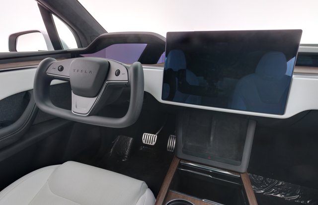 2022 Tesla Model X — photo 22 of 28
