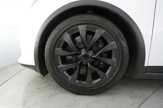 2022 Tesla Model X — photo 7 of 28