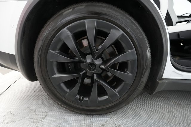2022 Tesla Model X — photo 15 of 28