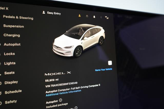 2022 Tesla Model X — photo 6 of 28
