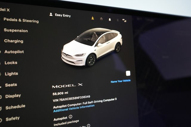 2022 Tesla Model X — photo 6 of 28