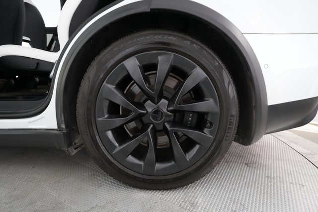 2022 Tesla Model X — photo 17 of 28