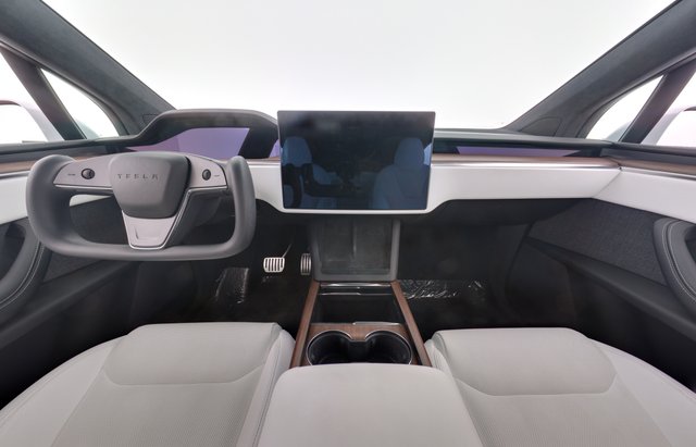 2022 Tesla Model X — photo 23 of 28
