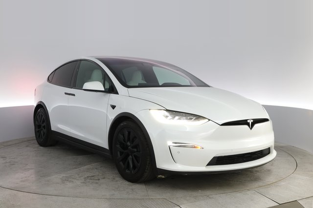 2022 Tesla Model X — photo 12 of 28