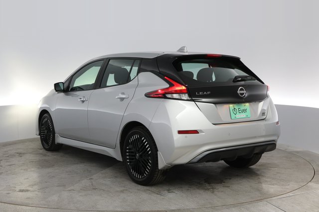 2023 Nissan LEAF — photo 9 of 21