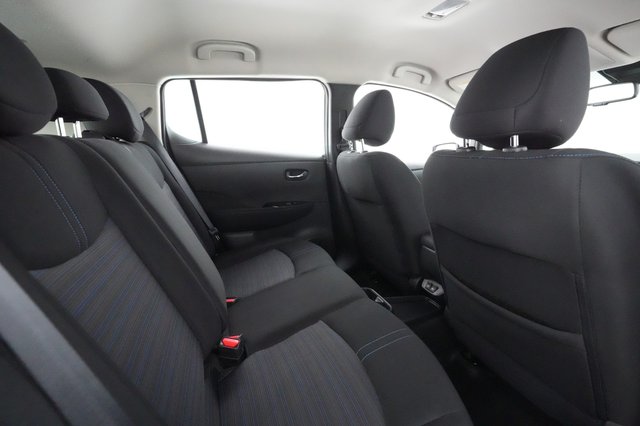 2023 Nissan LEAF — photo 17 of 21