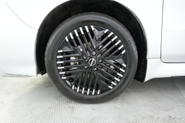 2023 Nissan LEAF — photo 11 of 21