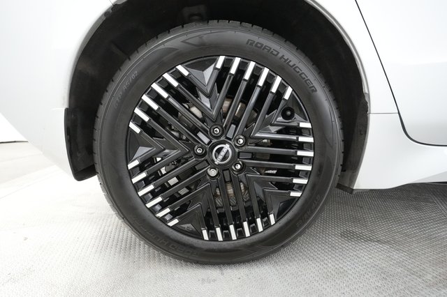 2023 Nissan LEAF — photo 14 of 21