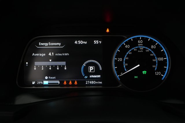2023 Nissan LEAF — photo 4 of 21