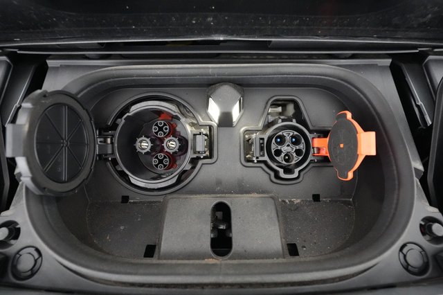 2023 Nissan LEAF — photo 18 of 21