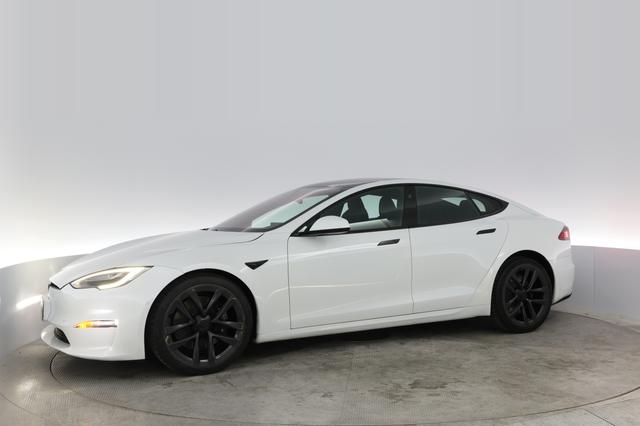 2022 Tesla Model S — photo 10 of 23