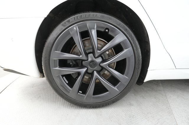 2022 Tesla Model S — photo 14 of 23