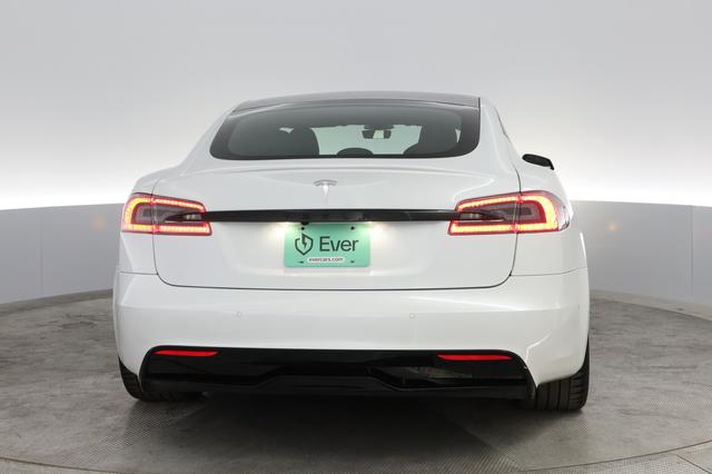 2022 Tesla Model S — photo 8 of 23