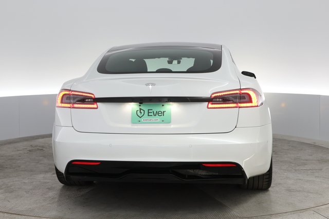2022 Tesla Model S — photo 8 of 23