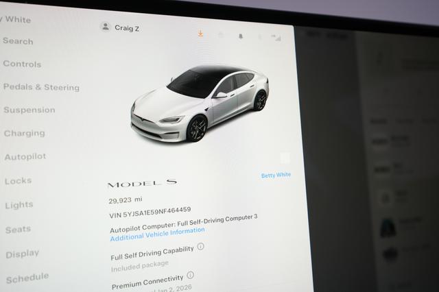 2022 Tesla Model S — photo 4 of 23