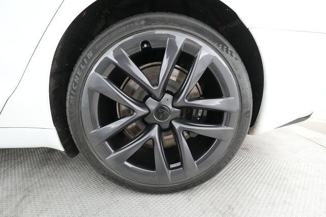 2022 Tesla Model S — photo 12 of 23