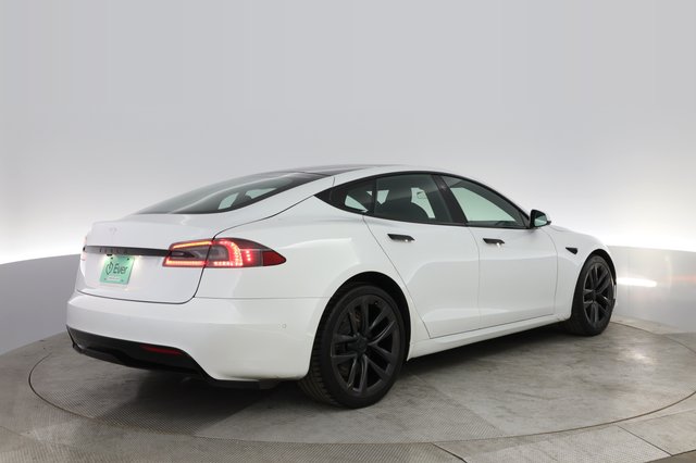 2022 Tesla Model S — photo 2 of 23