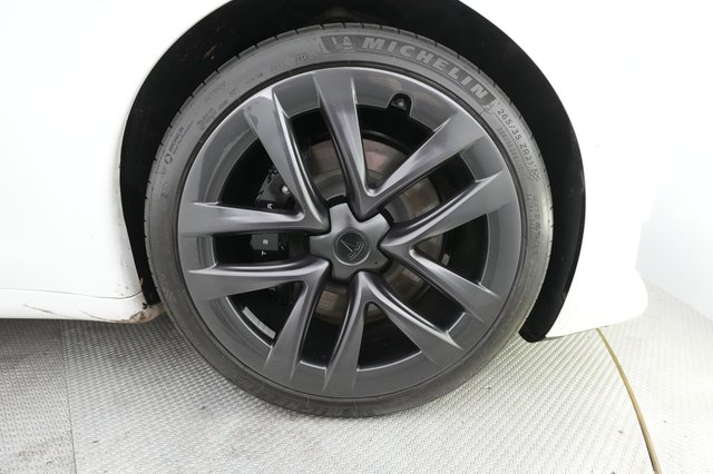 2022 Tesla Model S — photo 13 of 23