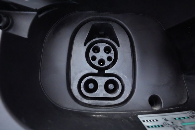 2022 Volkswagen ID.4 — photo 18 of 24
