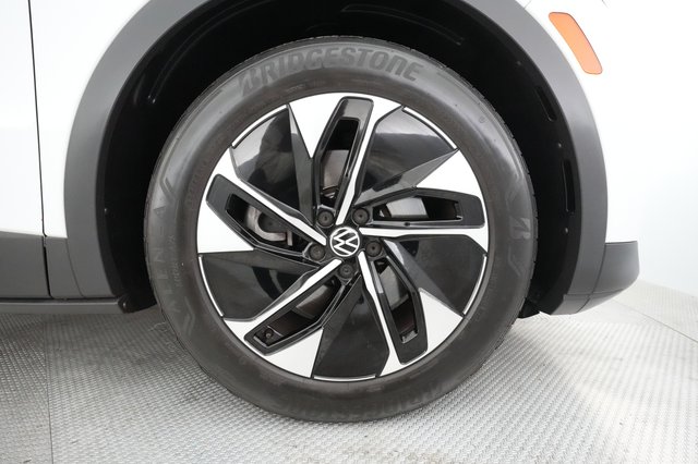 2022 Volkswagen ID.4 — photo 13 of 24