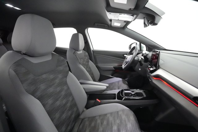 2022 Volkswagen ID.4 — photo 17 of 24