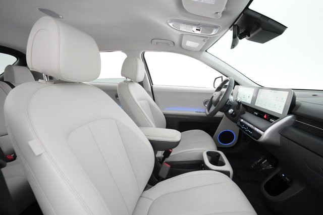 2022 Hyundai IONIQ 5 — photo 17 of 34