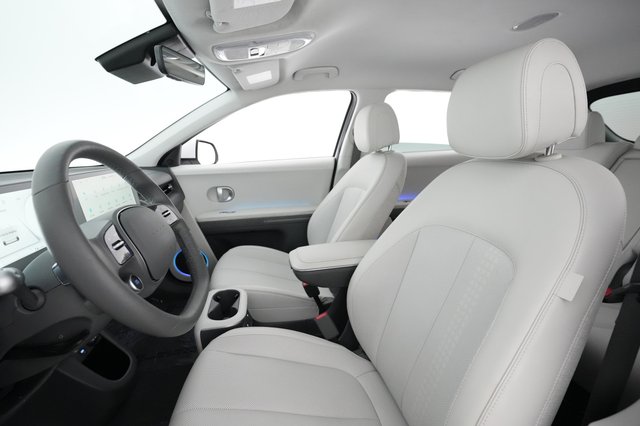 2022 Hyundai IONIQ 5 — photo 15 of 34