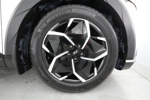 2022 Hyundai IONIQ 5 — photo 13 of 34