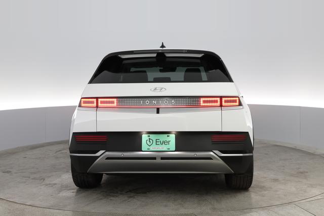 2022 Hyundai IONIQ 5 — photo 8 of 34
