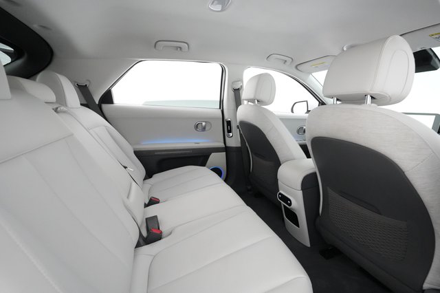 2022 Hyundai IONIQ 5 — photo 3 of 34