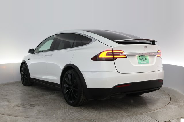 2020 Tesla Model X — photo 9 of 21