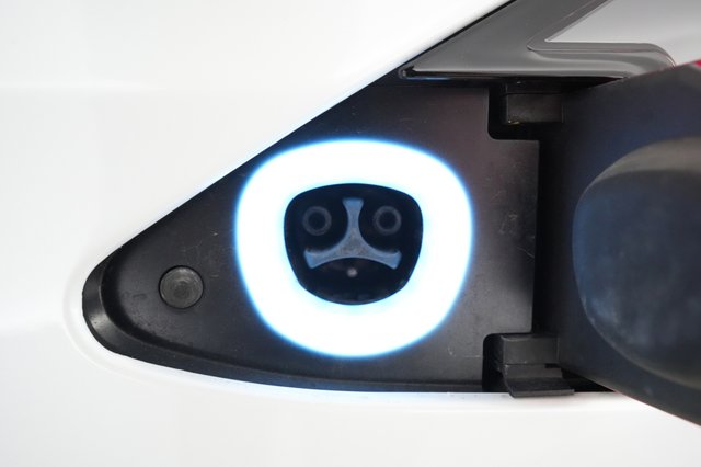 2020 Tesla Model X — photo 8 of 21